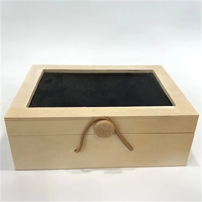 Houten sparende doos met een schoolbord