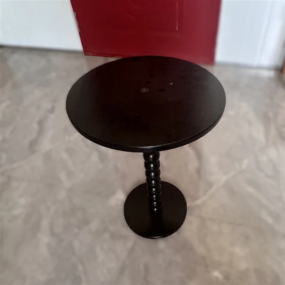Houten zwarte ronde tafel