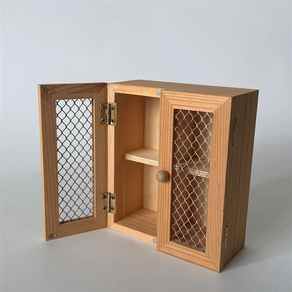 Houten kast met twee deuren