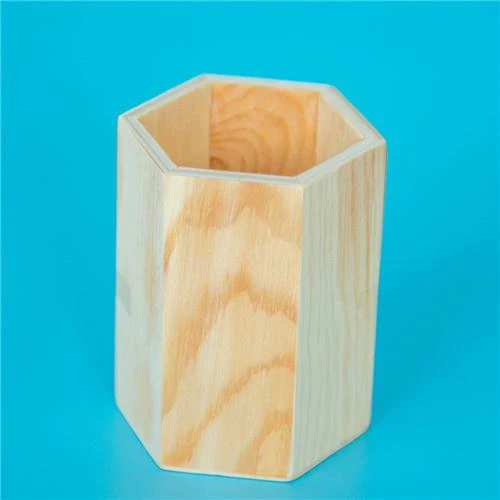 Onvoltooide houten pennenhouder