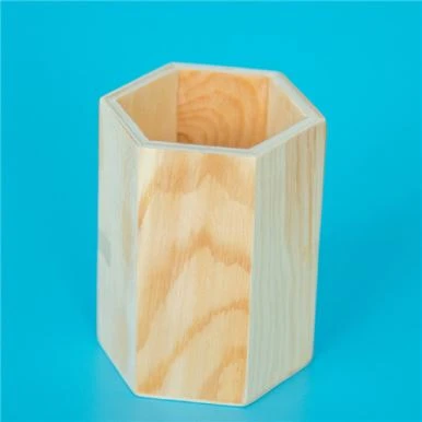 Onvoltooide houten pennenhouder